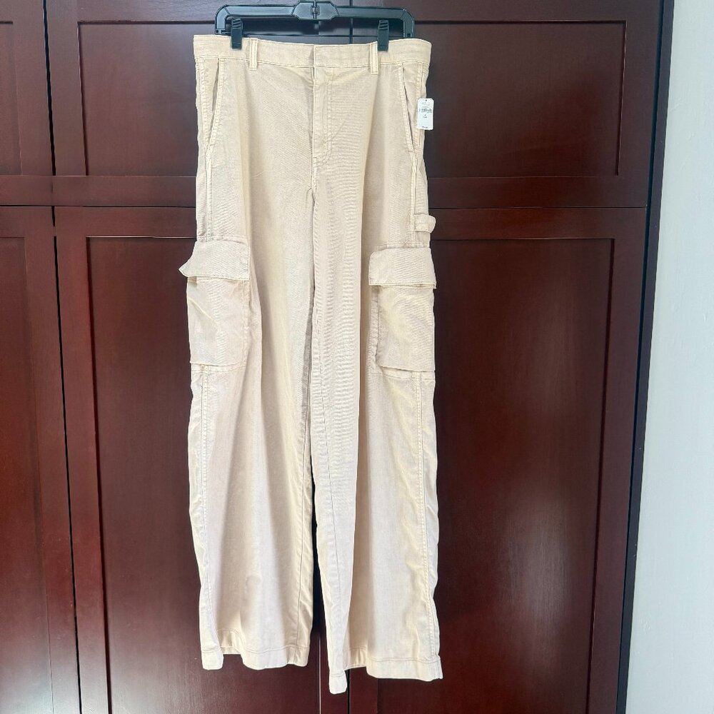 NWT GAP Mid Rise Baggy Cargo Women's 10T